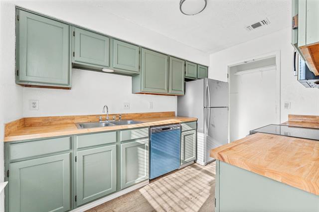 Building Photo - 128 Oakwood Ln