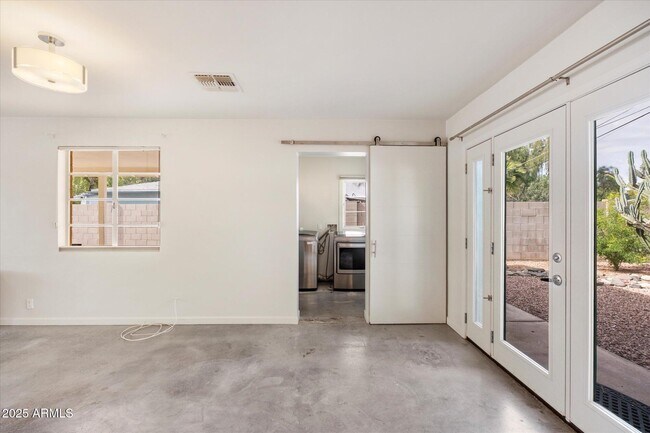 Building Photo - 1300 W Meadowbrook Ave