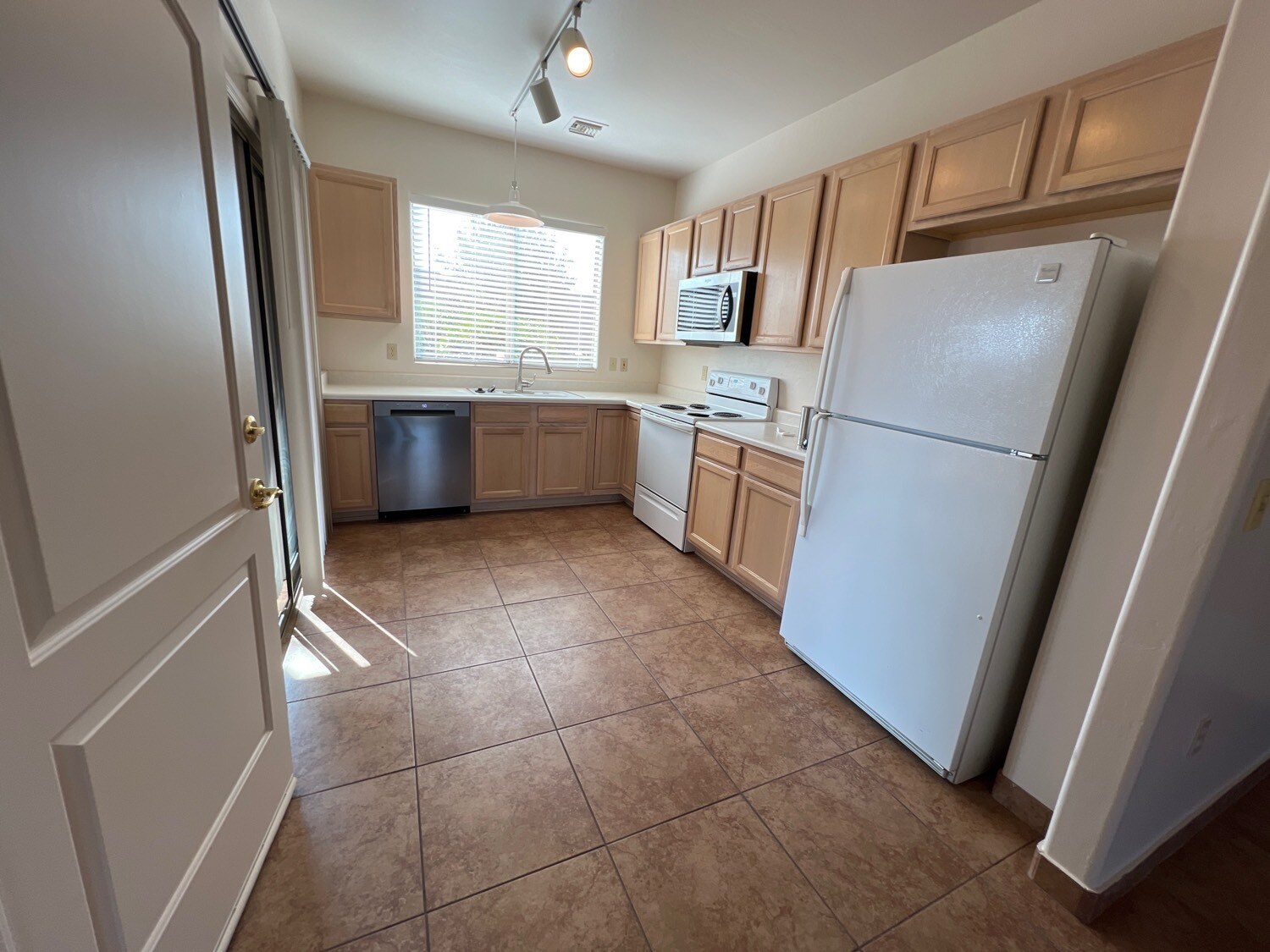 Building Photo - 3741 S Avenida de Encino