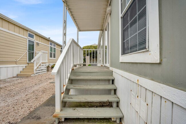 Building Photo - 248 2nd Ave