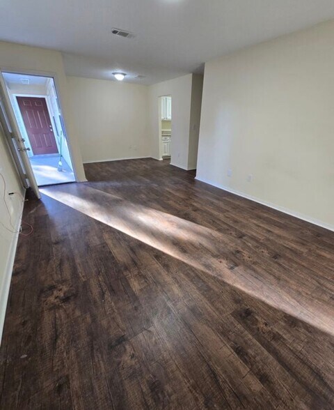 Building Photo - 101B Los Palachios Ct