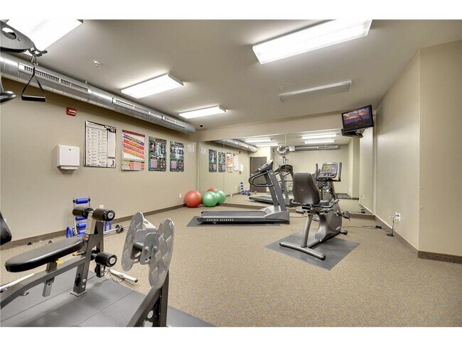 Building Photo - 15 E Franklin Ave