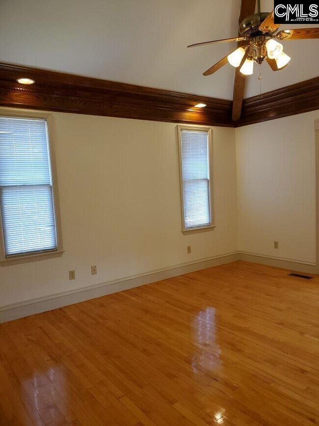 Building Photo - 700 Chester St