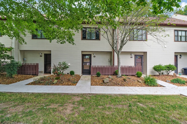 Building Photo - 40 Wilshire Heights Dr