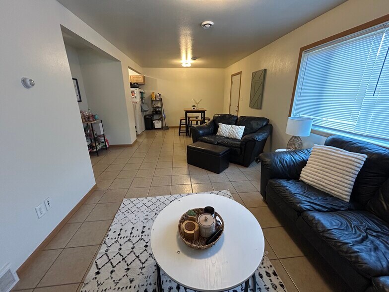 Building Photo - 1526 Starview Dr