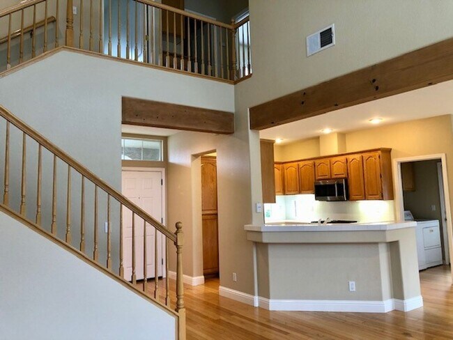 Building Photo - Gorgeous 2-Story 3 Bedroom, 2.5 Bath Home with 2 Car Garage Located in Folsom is Available NOW!