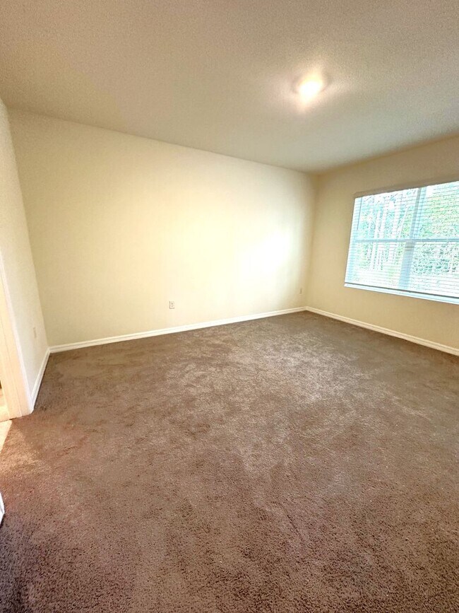 Building Photo - Lake Diamond North 4 Bed, 2 Bath