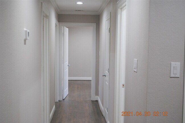 Building Photo - 620 S Dallas Ave