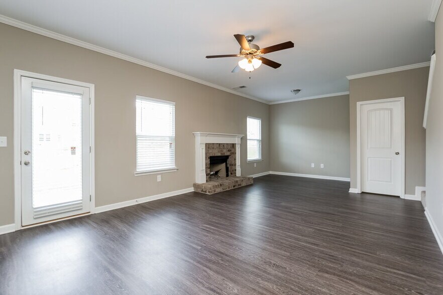Building Photo - 723 Fieldcrest Dr
