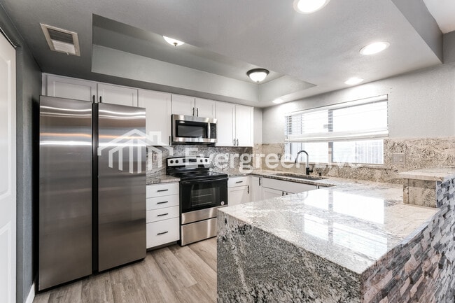 Building Photo - 4637 N 21st Ave