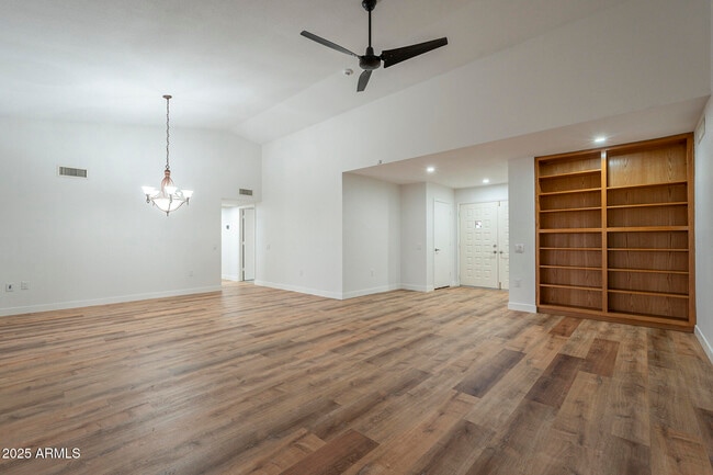 Building Photo - 12433 W Fieldstone Dr