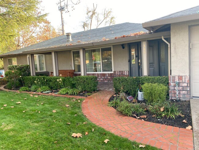 Building Photo - 385 Maureen Ln