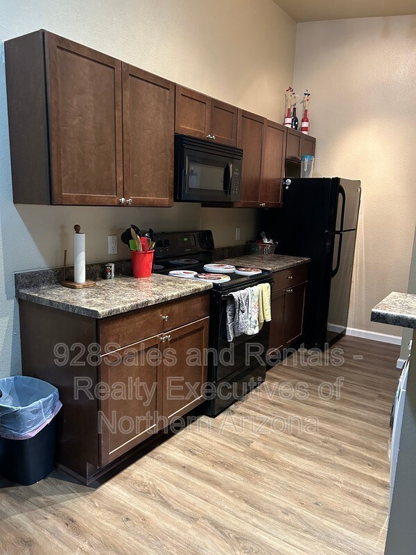 Building Photo - 1385 W University Ave