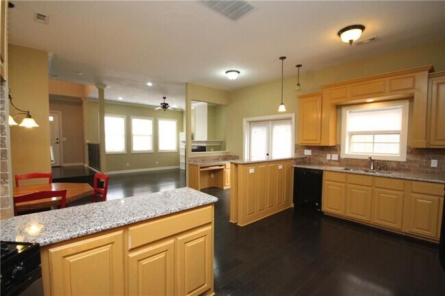 Building Photo - Available June 1st! 3-Bedroom, 2.5-Bathroom Home in Rupple Row