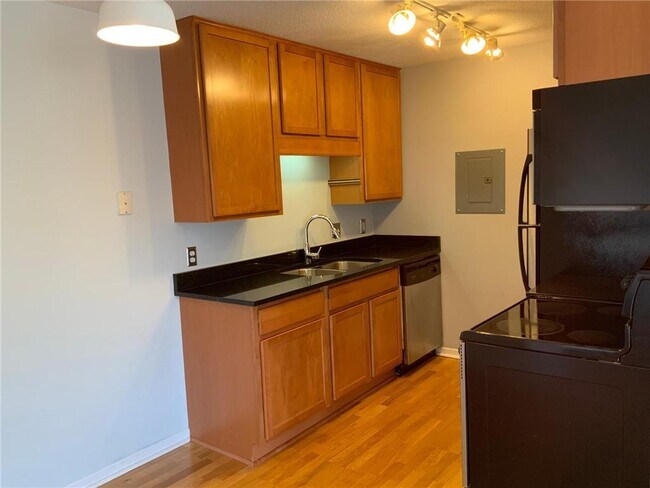 Building Photo - 520 Ridgewood Ave