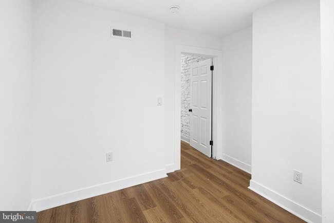 Building Photo - 1320 S 26th St