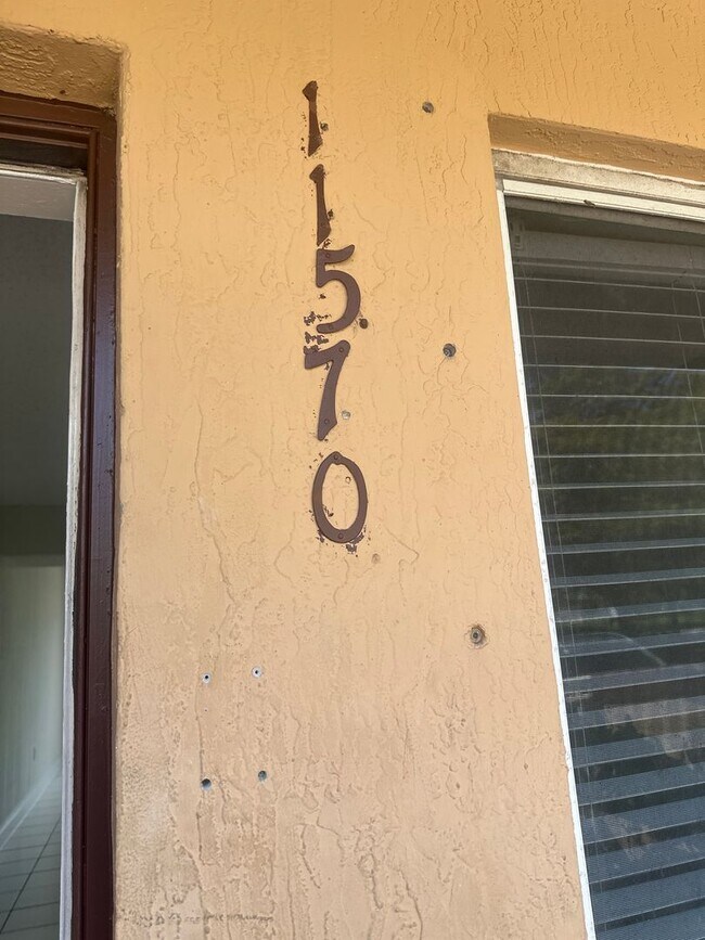 Building Photo - LARGE 3 BED/2.5 BA IN CORAL SPRINGS! Up to 3-Months Off!