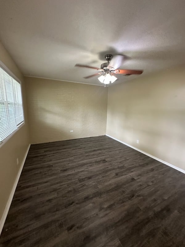 Building Photo - 218 Frieda Ln