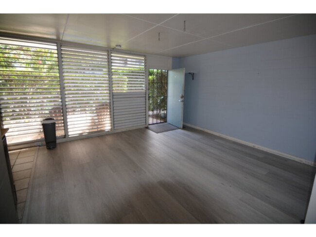 Building Photo - Immaculate 2/1/1 Renovated Unit at Diamond...