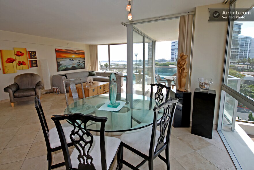 Building Photo - 1710 Avenida del Mundo