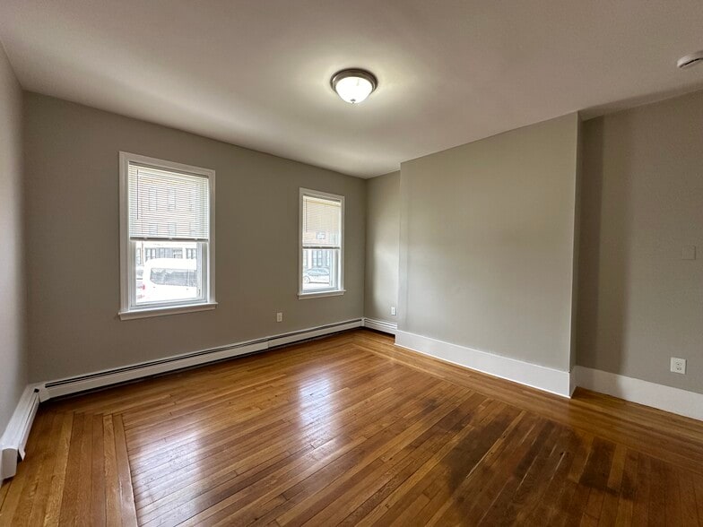 Building Photo - 73 Division St