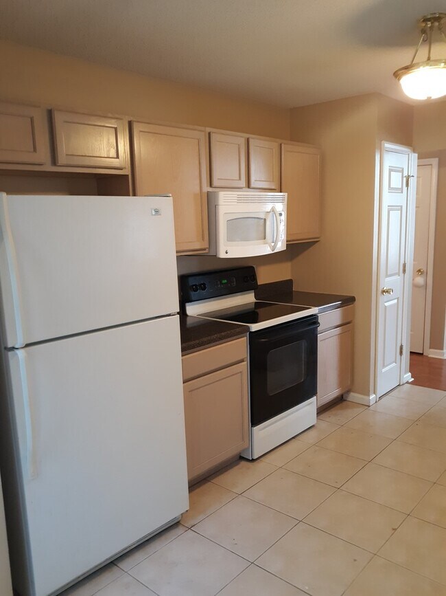 Building Photo - Charming 2 Story Home in Northeast Columbia!