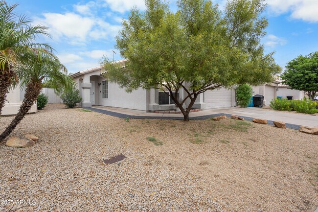Building Photo - 3404 E Lavey Ln