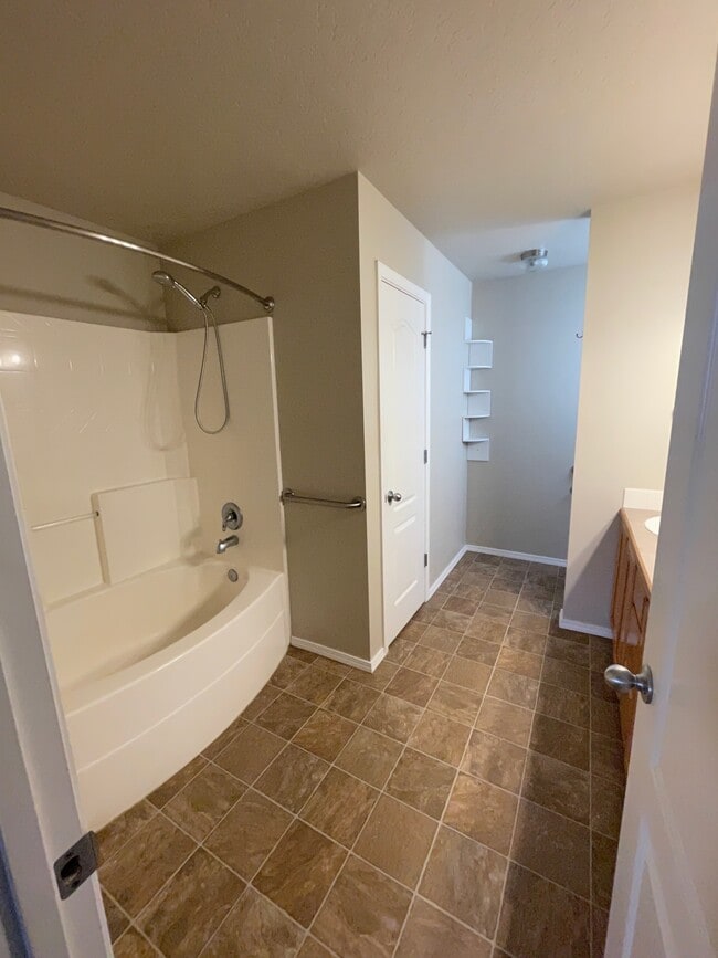 Building Photo - 2260 N Baywing Hawk Pl