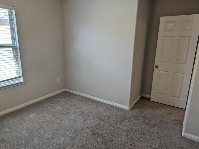 Building Photo - 525 Betty Ann Wy