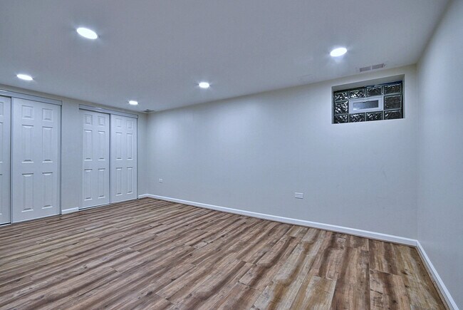 Building Photo - 4915 Jerome St