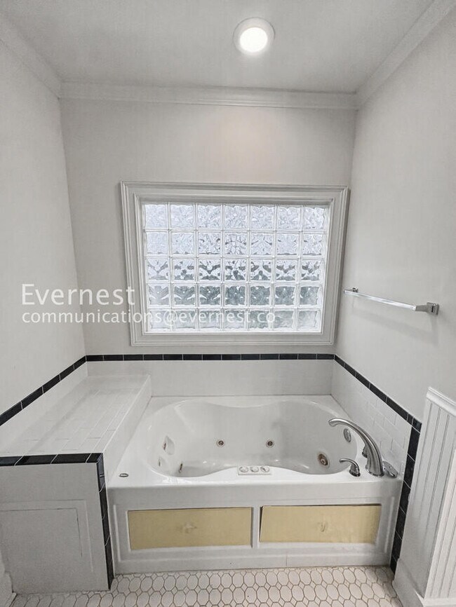 Building Photo - 3 Bed/2 Bath House/ Available Now!