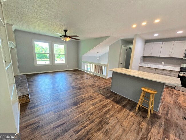 Building Photo - 175 Beacon Dr