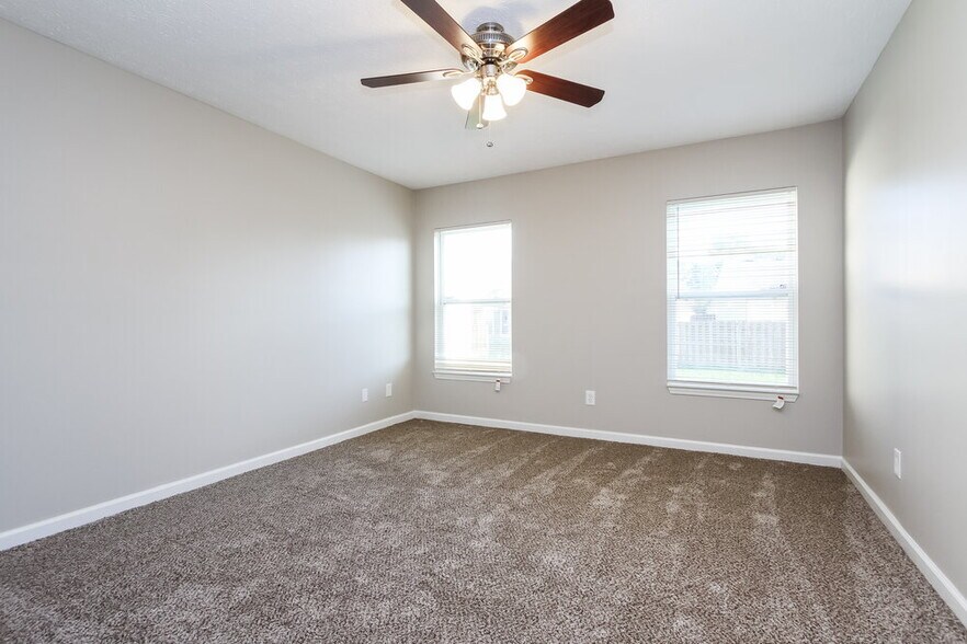Building Photo - 10941 Minuteman Ct