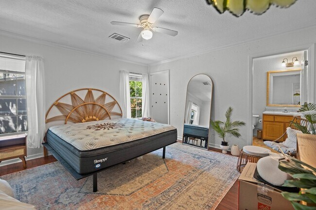 Building Photo - 114 Cedar St