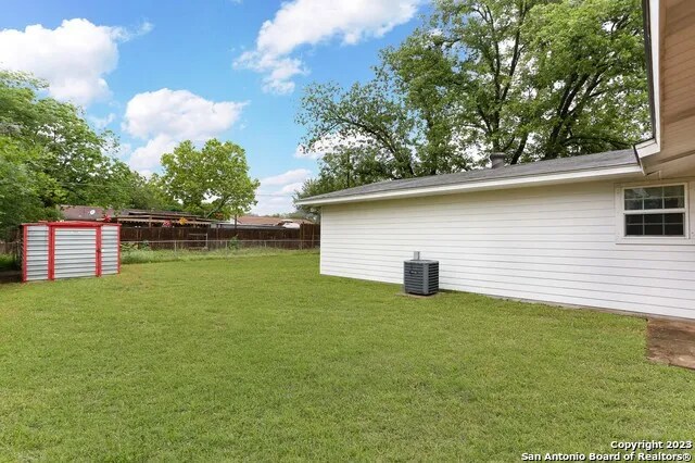Building Photo - 213 Pecan Dr