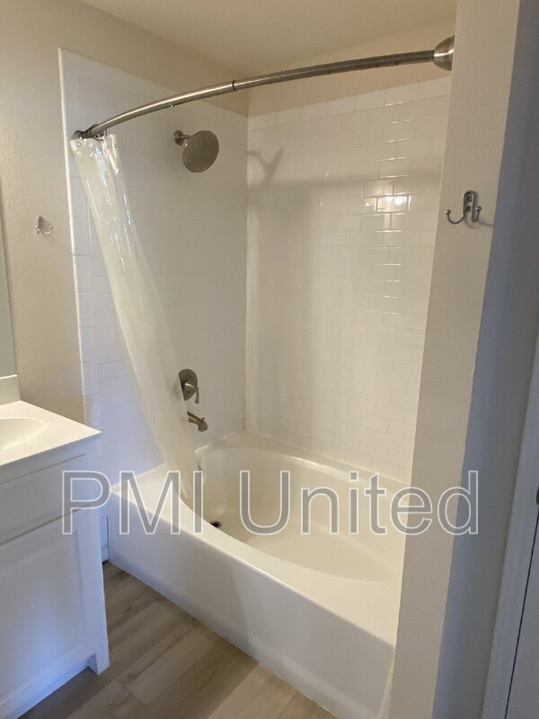 Building Photo - 3805 Oceanview Dr
