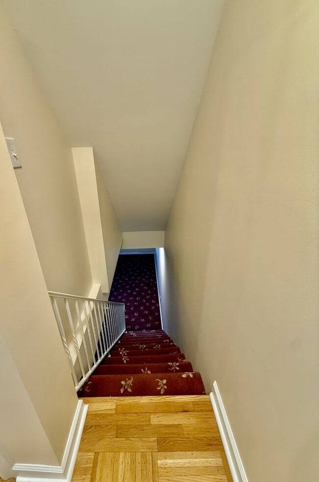 Building Photo - RARELY Offered completely RENOVATED PACKER PARK 3 Bedroom/2.5 Bath HOME w/ Central AC-HARDWOOD Fl...