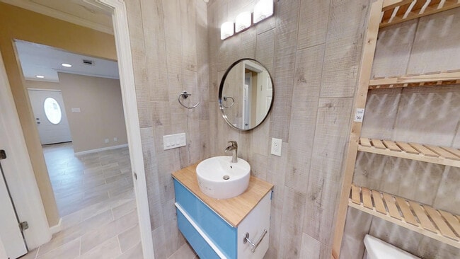 Building Photo - Cozy home by Fort Hood Airfield FULLY REMO...