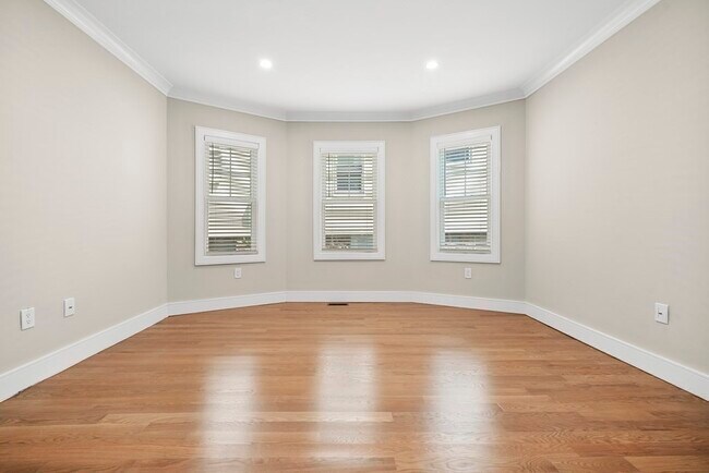 Building Photo - 44 Iffley Rd