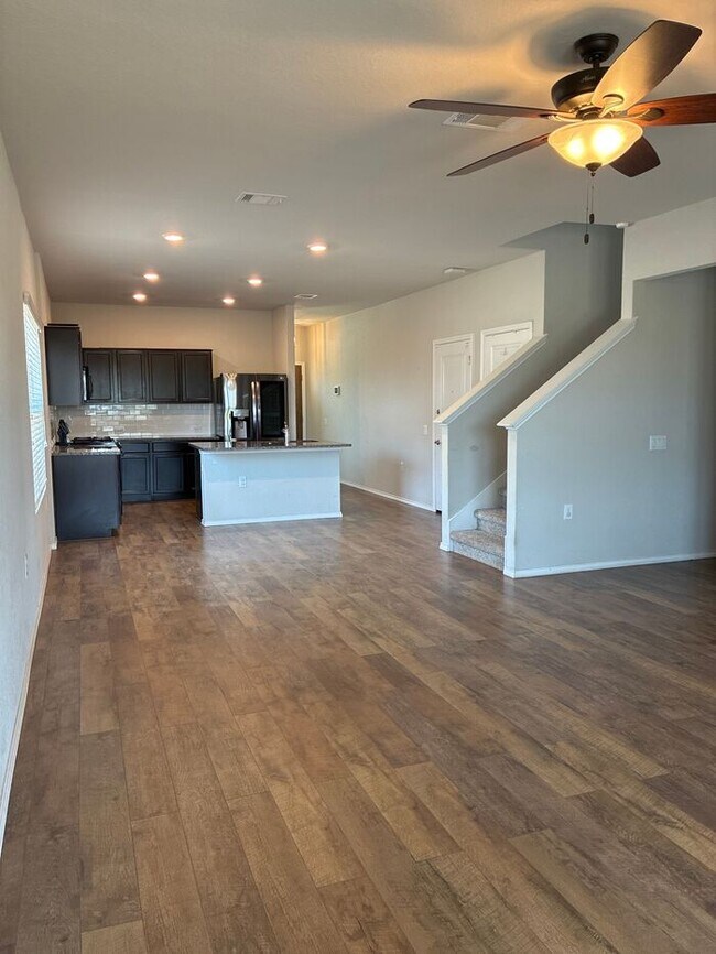Building Photo - Charming 4 beds 2.5 baths in San Antonio!