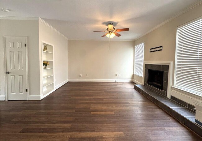 Building Photo - 1083 Country Pl Dr