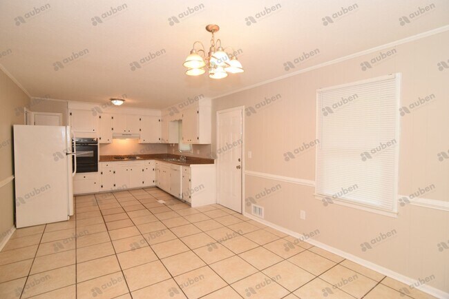Building Photo - 3 Bed/2 Bath in Quiet Cul-de-Sac