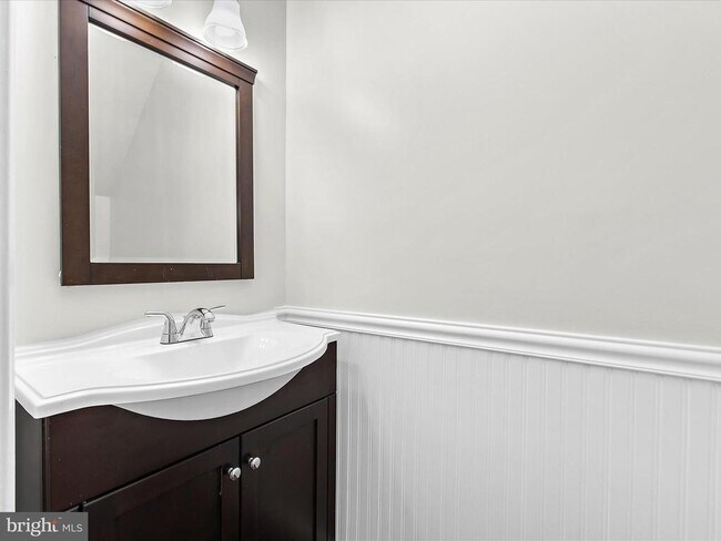 Building Photo - 2499 Vineyard Ln