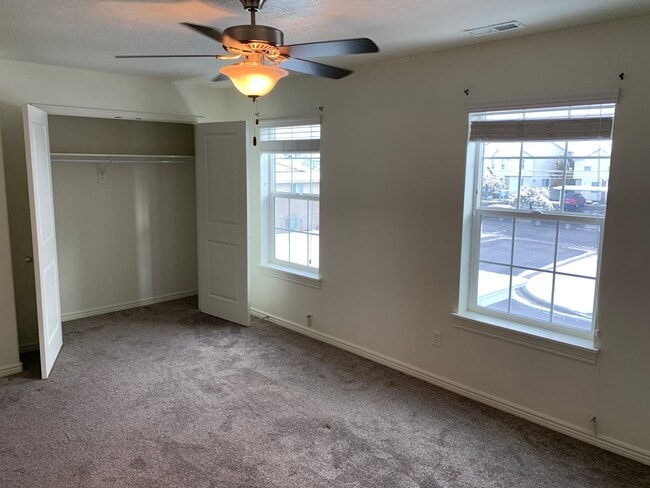 Building Photo - 1 Female Room in a Cute Orem Townhome