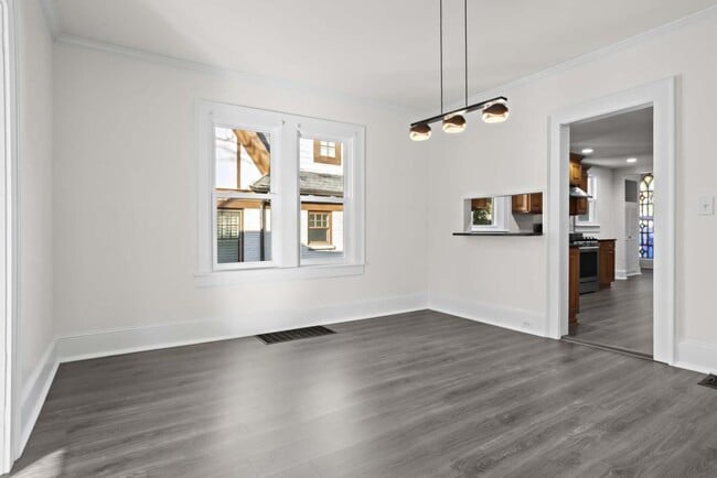 Building Photo - 2044 Fairhaven Cir NE