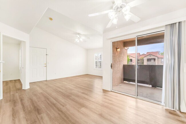 Building Photo - Move-in Ready 2-Bed Condo!