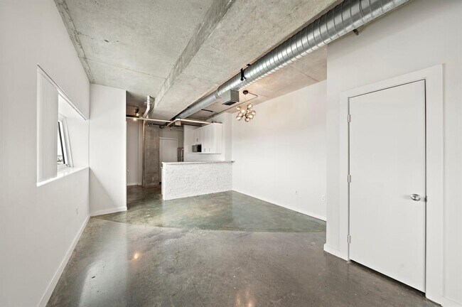 Building Photo - 2000 Bagby St