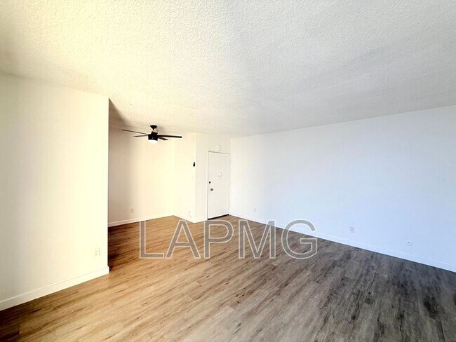 Building Photo - 1426 S Point View St
