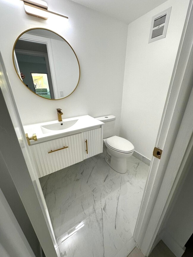 Building Photo - 121 Sheffield F