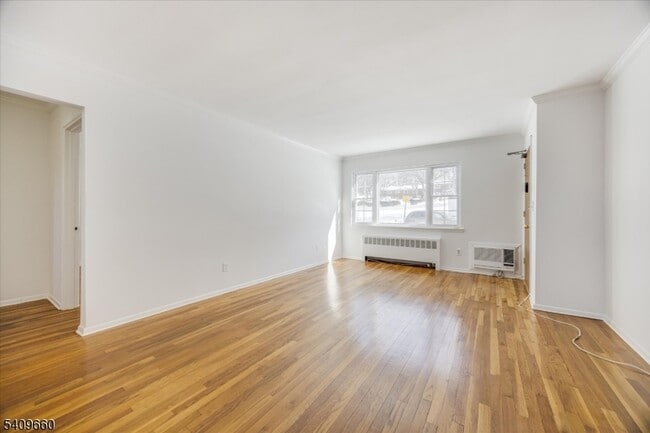 Building Photo - 14 Wedgewood Dr